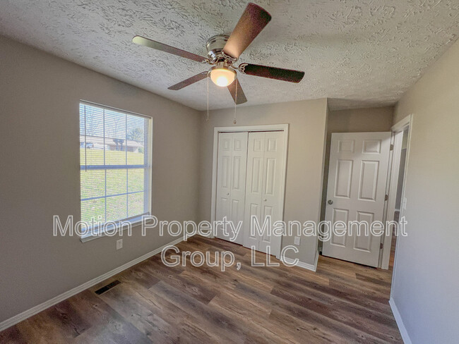 Foto del edificio - 804 Forest Dale Ln