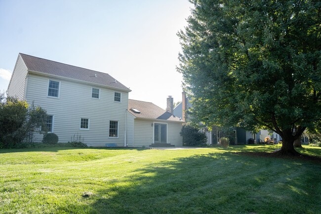 Building Photo - 922 Pinetree Way