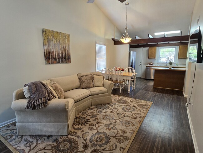 Building Photo - 1829 Alyssum Pl