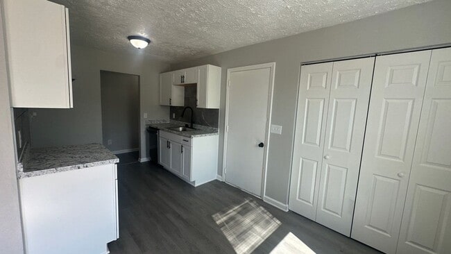 Building Photo - 104 Walnut Crest Dr