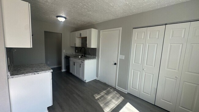 Foto del edificio - 104 Walnut Crest Dr