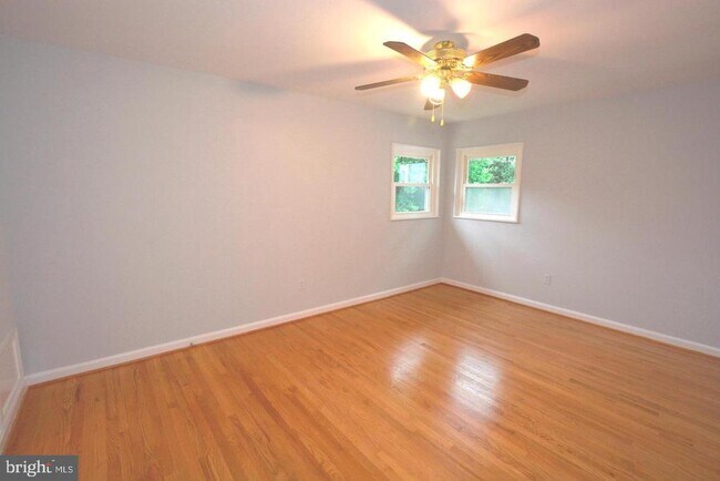 Building Photo - 8618 Hempstead Ave