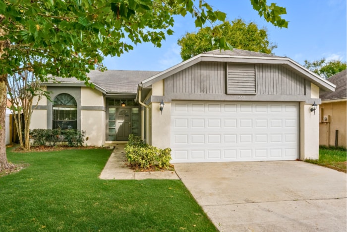 Primary Photo - 830 E Charing Cross Cir