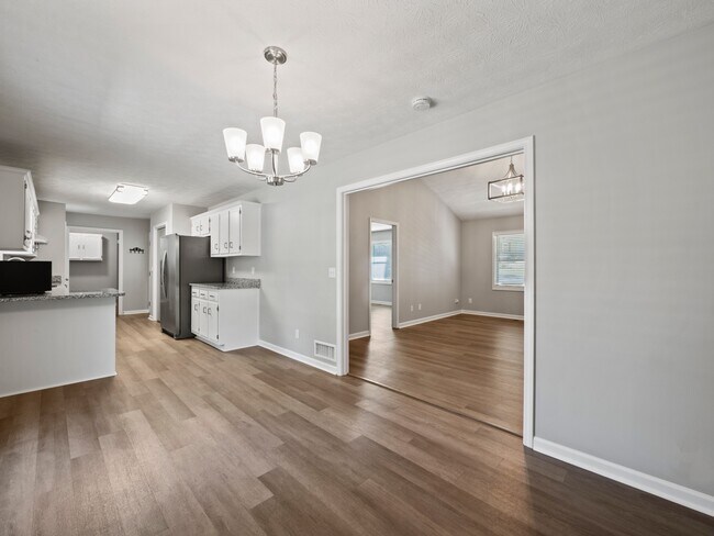 KITCHEN - 2948 Colony Ct