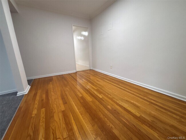 Foto del edificio - 50 S Middle Neck Rd