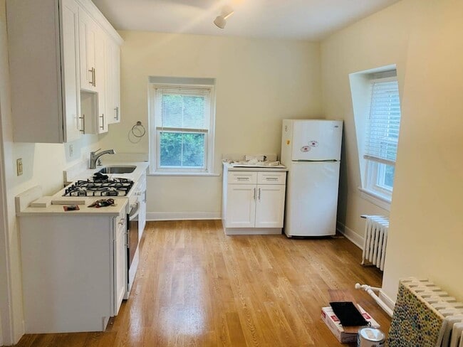 Photo - 145 Carpenter Ave Apartment