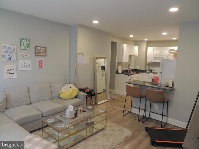 Building Photo - 17 S Walnut St