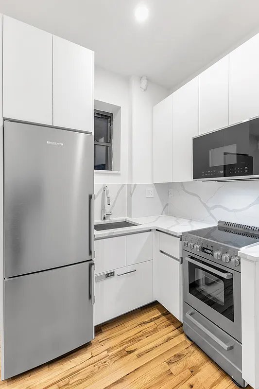 Foto del edificio - 110 9th Ave