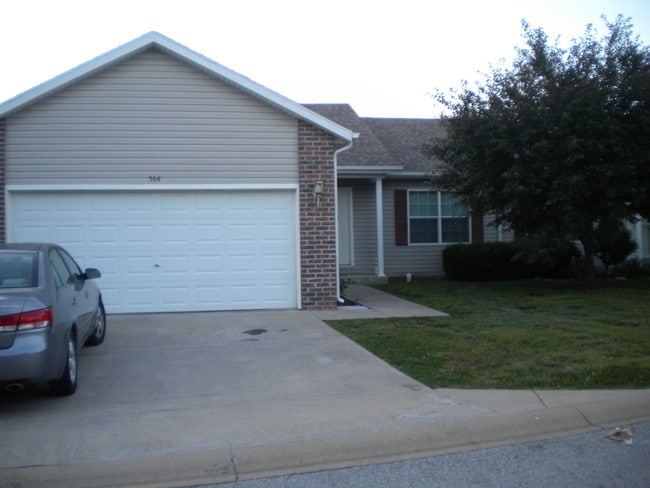 Building Photo - 564 Van Buren Rd