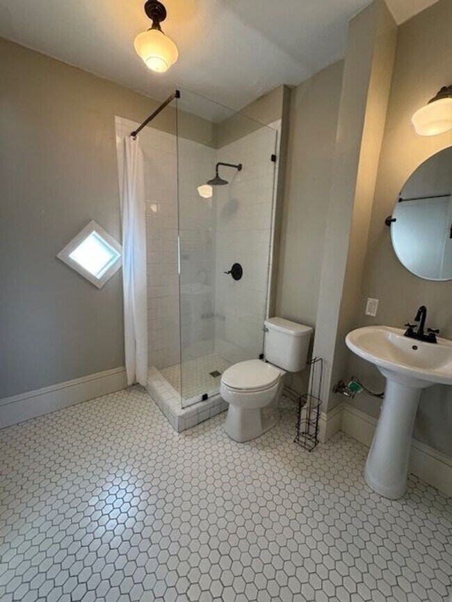 Foto del edificio - 1906 Hoyt Ave