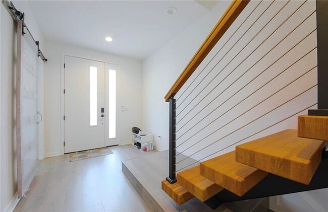 Building Photo - 430 W Central Ave