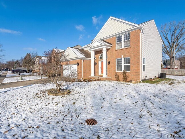 Foto del edificio - 200 Regents Blvd