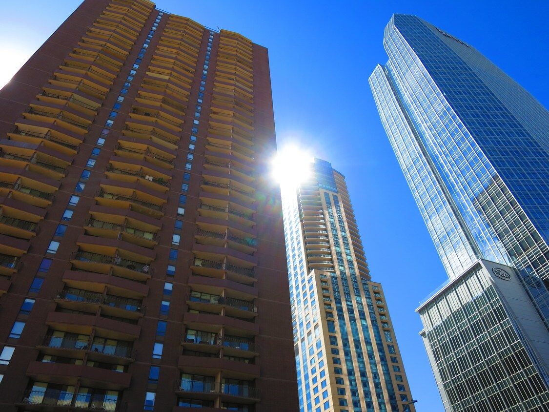 EXTERIOR DEL EDIFICIO - 1020 15th St