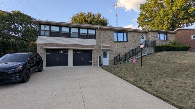 Building Photo - Welcome to this gem located in the heart o...