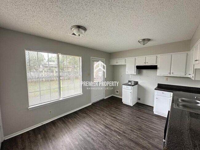 Building Photo - 5878 Hickory Shadow Ln