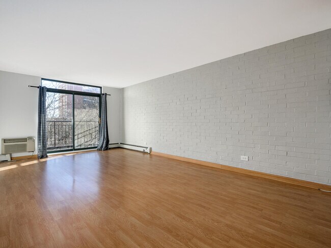 Building Photo - 3900 N Pine Grove Ave
