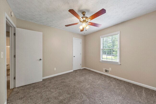 Building Photo - 4607 Alpine Dr SW