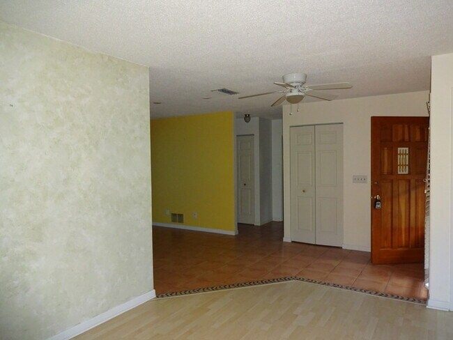 Foto del edificio - 18 Black Alder Dr