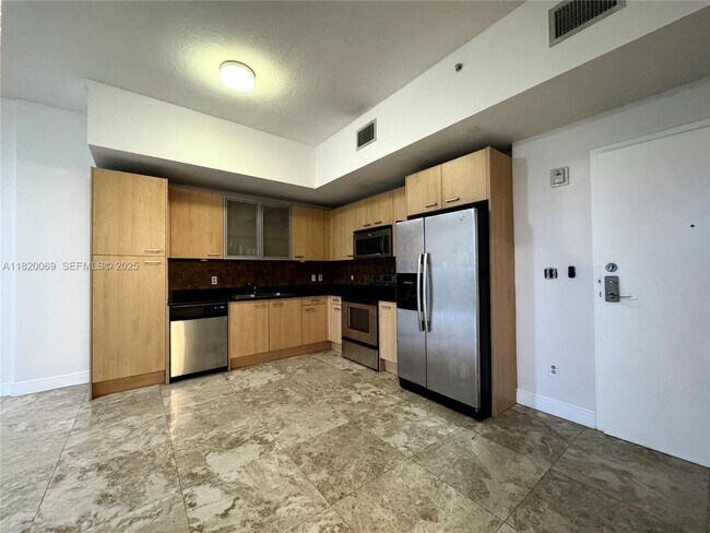 Foto del edificio - 1350 NW 8th Ct