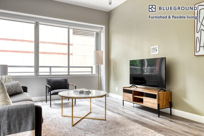 Foto del edificio - 225 S Olive St