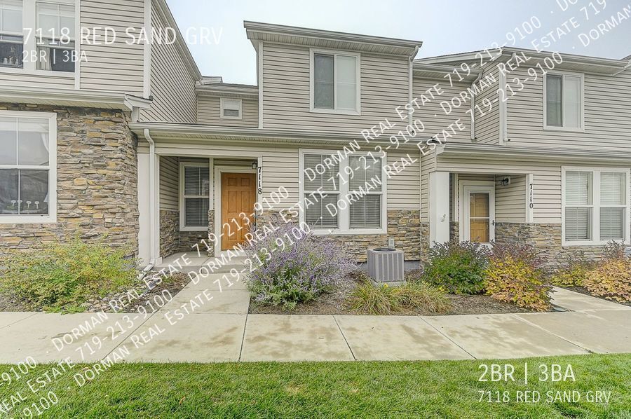 Primary Photo - Townhome Close to Powers