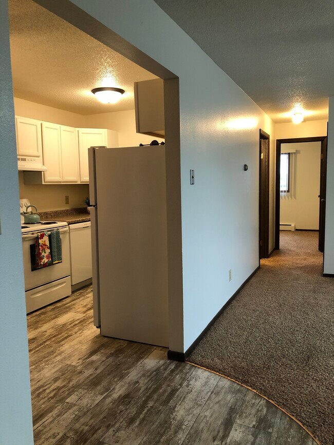 2 habitaciones, calefacción paga, $649 - 1105 12th St NE