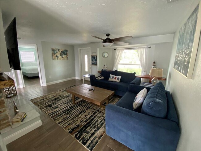 Building Photo - 716 Ixora Ave