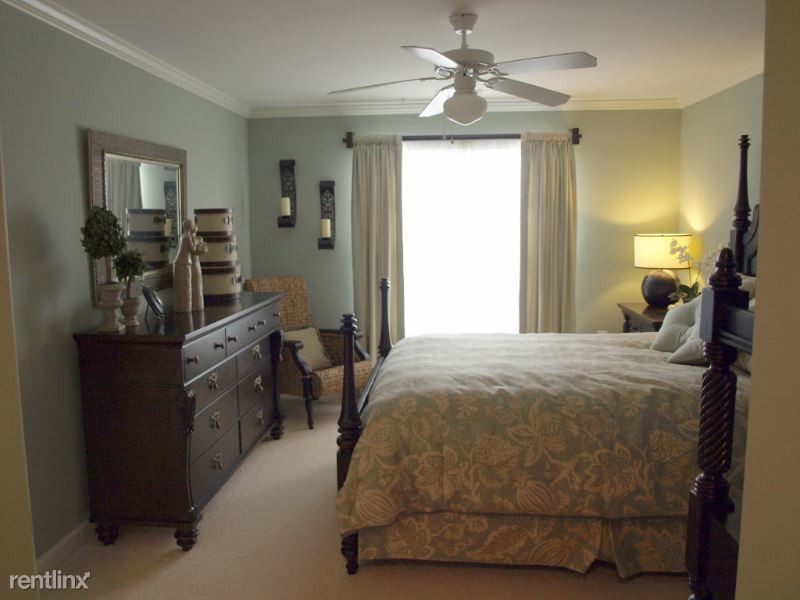Foto del edificio - 2813 Bloomfield Ln