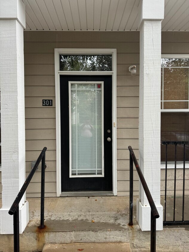 Foto principal - 2400 Fred Smith Rd