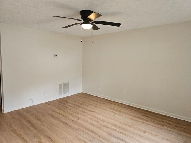 Building Photo - 490 S Jeff Davis Dr