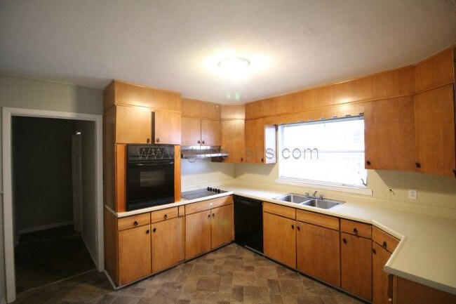 Foto del edificio - 6624 Myron Massey Blvd