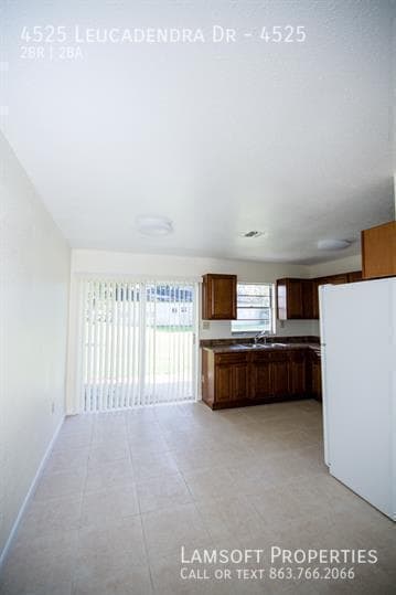 Building Photo - 4525 Leucadendra Dr