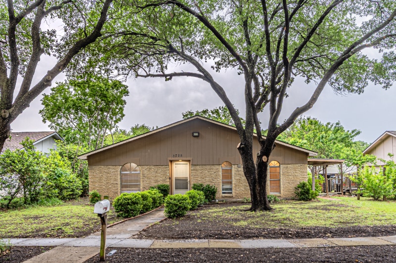 Primary Photo - 3728 Yosemite Dr