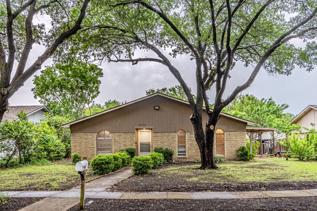 Building Photo - 3728 Yosemite Dr