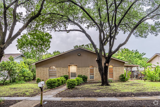 Building Photo - 3728 Yosemite Dr