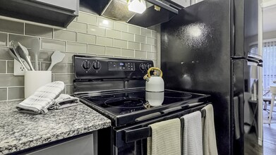 Kitchen  A2-1BR-1BA-V at SoCo-002.jpg - V at SoCo