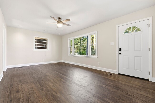 Photo - Fully Remodeled 3bd/2ba House Near Duke West Campus