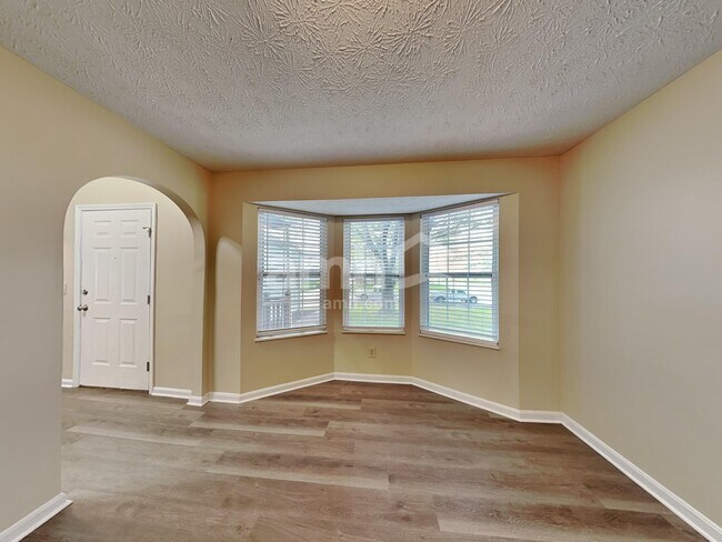 Foto del edificio - 6040 Northbend Dr