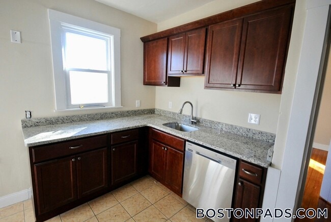 Foto del edificio - 139 E Cottage St