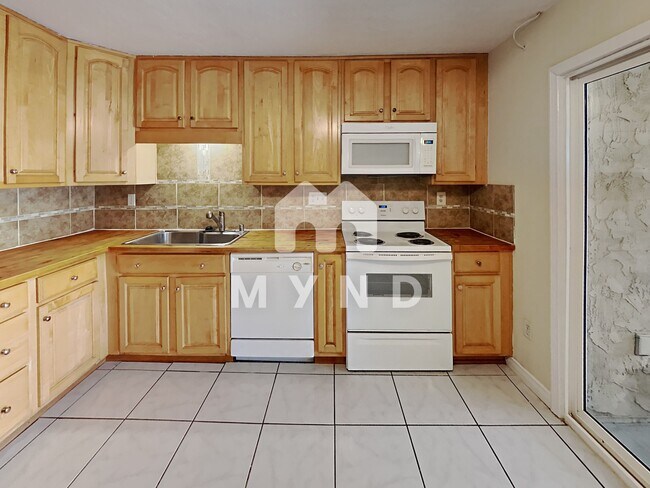Foto del edificio - 7081 Russan Ln