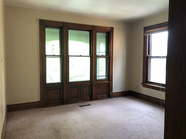 Large Bonus Room - 2140 Sinton Ave