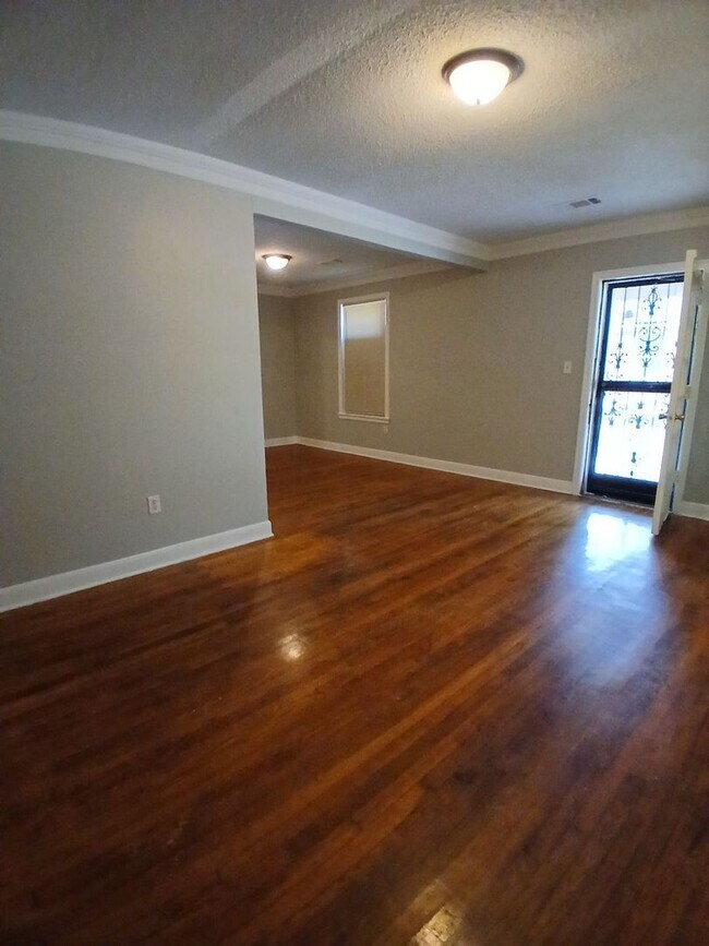 Foto del edificio - Spacious 3 Bedroom 2 Bath - $99 Move In Special