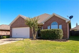 Building Photo - 2302 Oakleaf Hills Cir