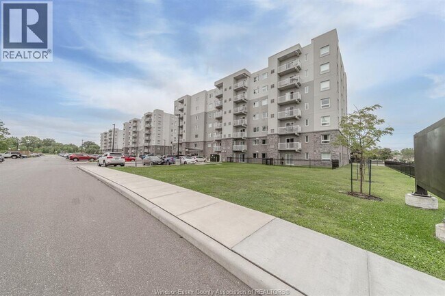Building Photo - 1675 Banwell Rd