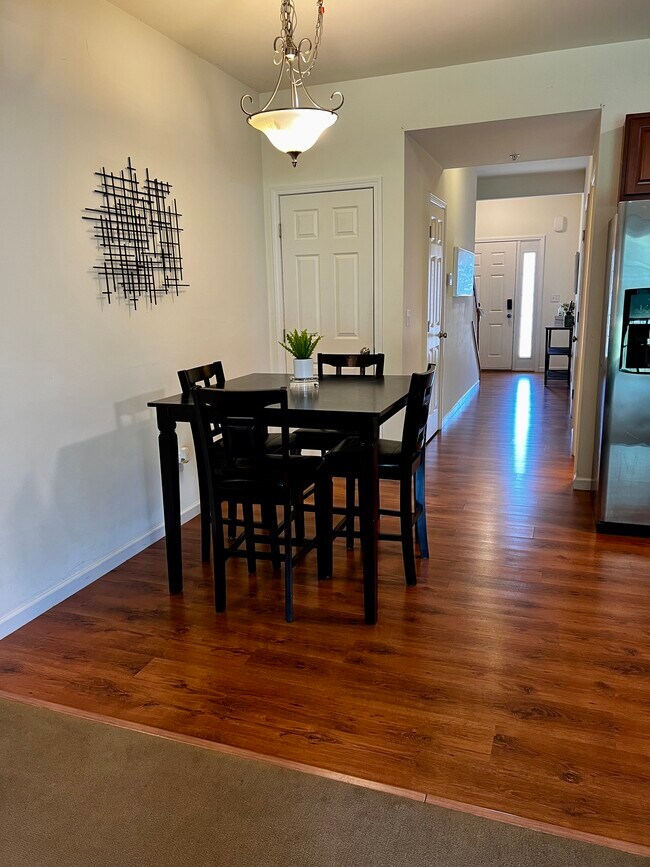 Foto del edificio - 101 Brownstone Ct