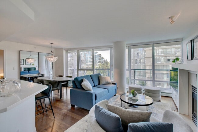 Building Photo - 1383 Marinaside Crescent