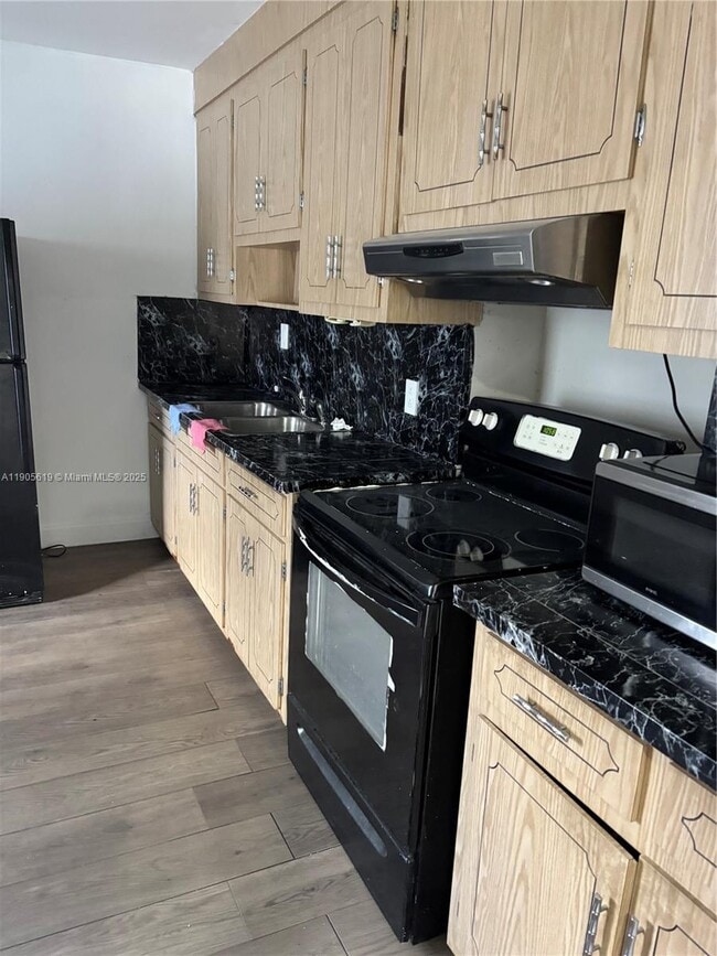 Foto del edificio - 75 E 13th St