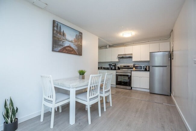 Building Photo - Maple Ridge