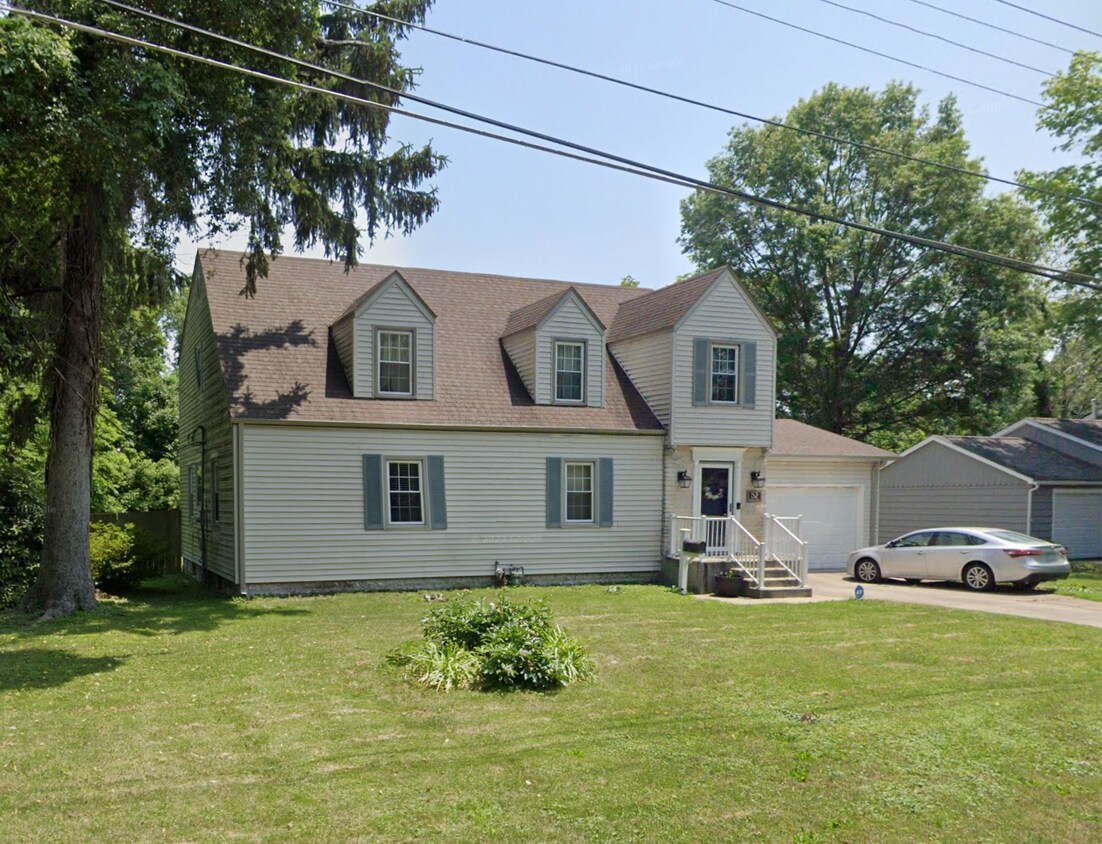 52 Windsor Dr, Belleville, IL 62223 House Rental in Belleville, IL