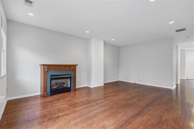 Building Photo - 349 Oswego Ct